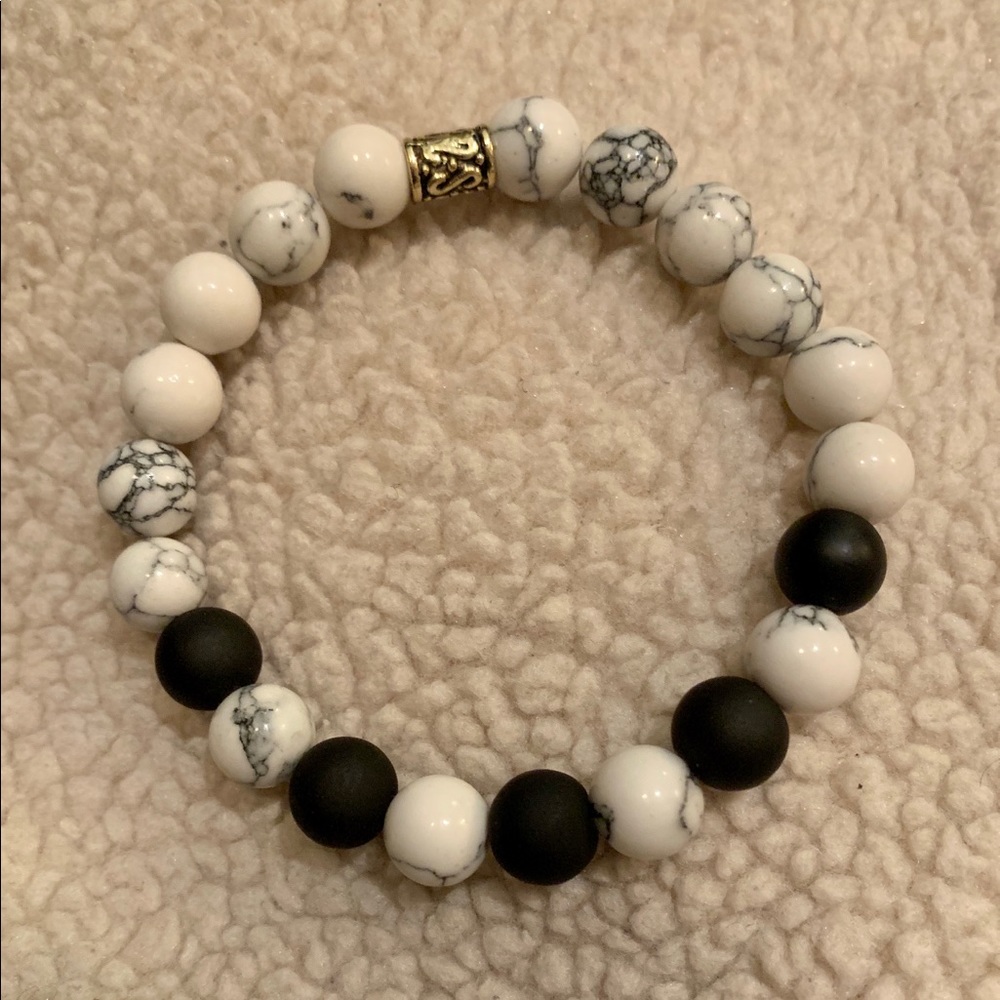 Men’s glossy white marble w/blk matte beads